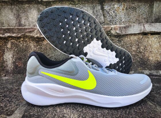 Picture of Nike Revolution 7